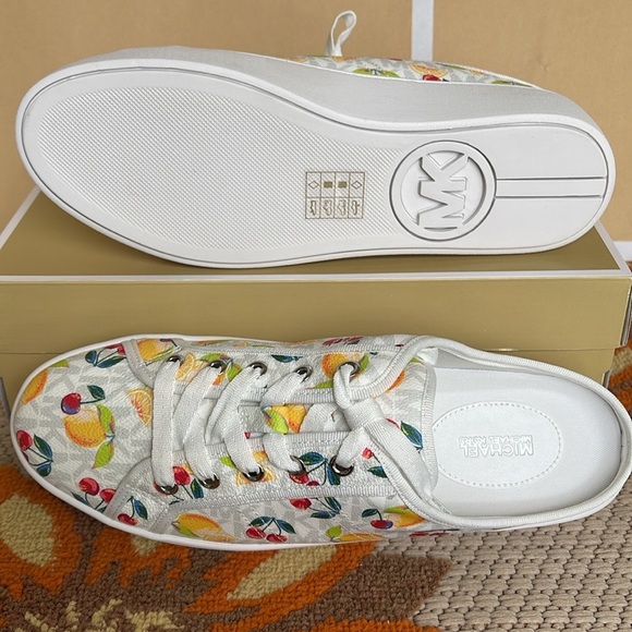Michael Kors POPPY SLIDE SNEAKERS 
FRUIT PAINT MK SIG SM
49T4POFP1Q Platforms - Picture 3 of 16